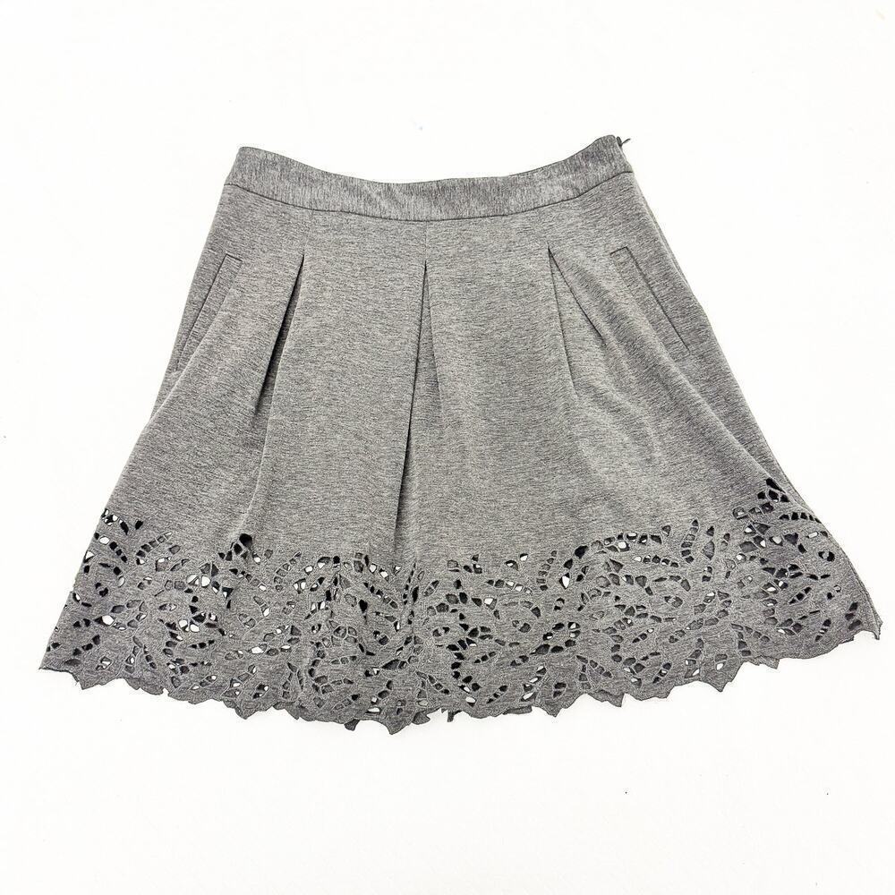 BCBG Maxazria Gray Pleated Skirt Flower Hem Front Pockets NWOT Size 8
